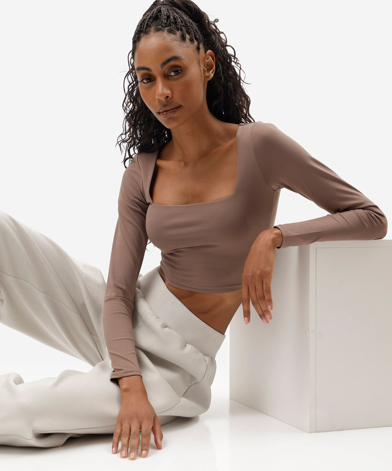 blusa cropped esportiva feminina manga longa marrom