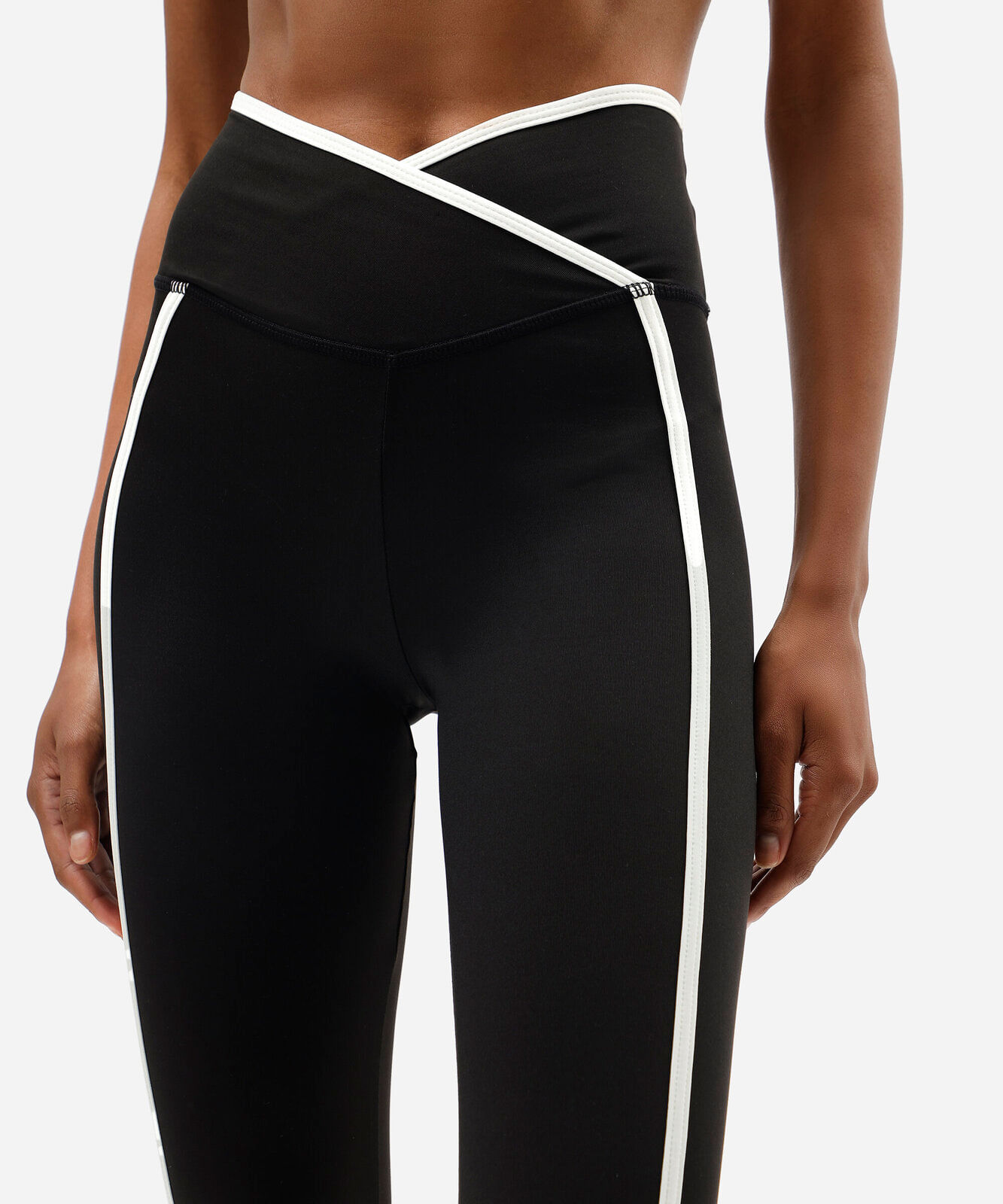 calça legging feminina com poliamida cós cruzado preta