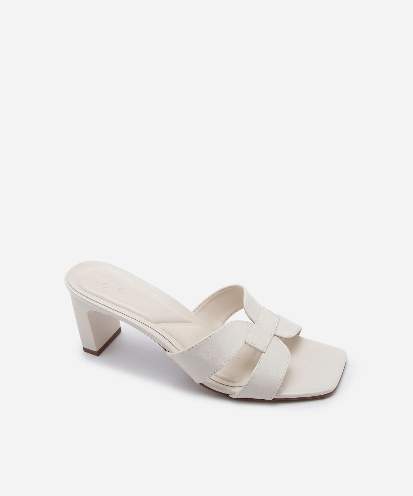 tamanco bico quadrado com recorte salto grosso off white