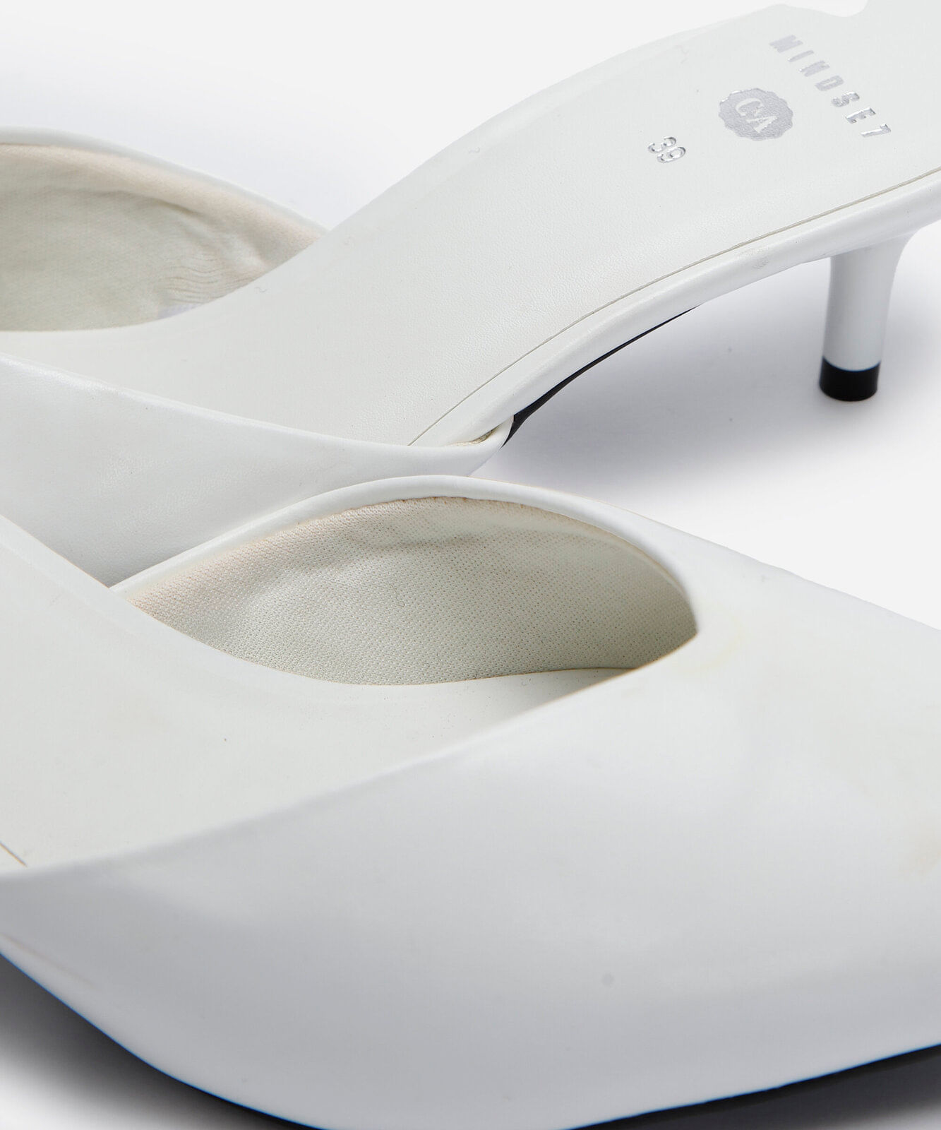 scarpin boneca com fivelas salto baixo mindset branco