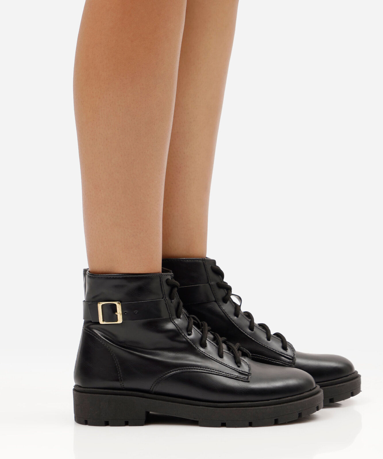 bota cano curto com fivela tratorada preta