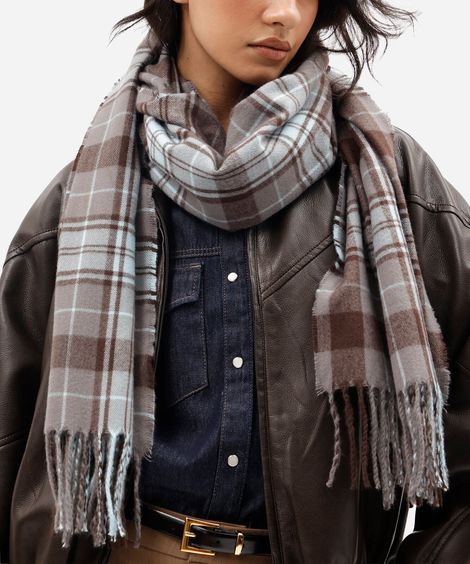 cachecol de tricot leve xadrez com franjas colorido