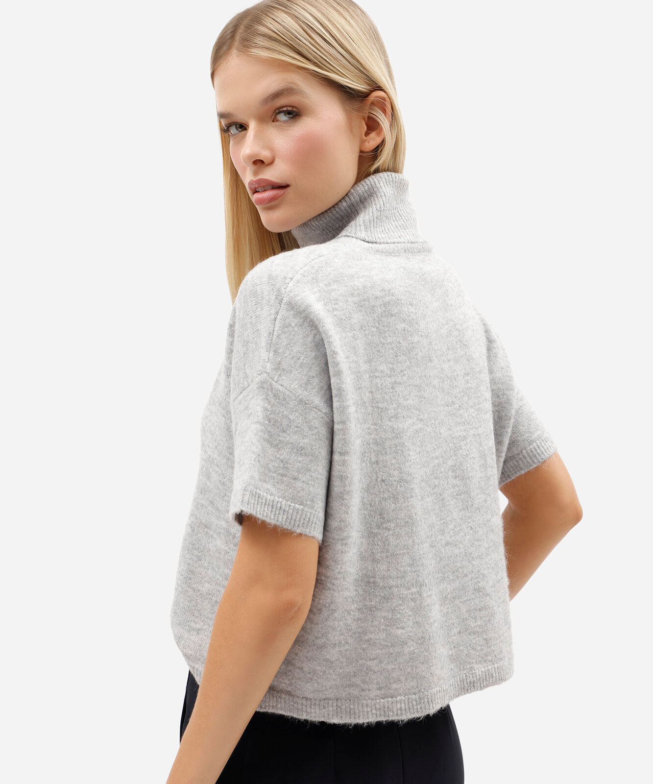 blusa feminina de tricot gola alta manga curta cinza