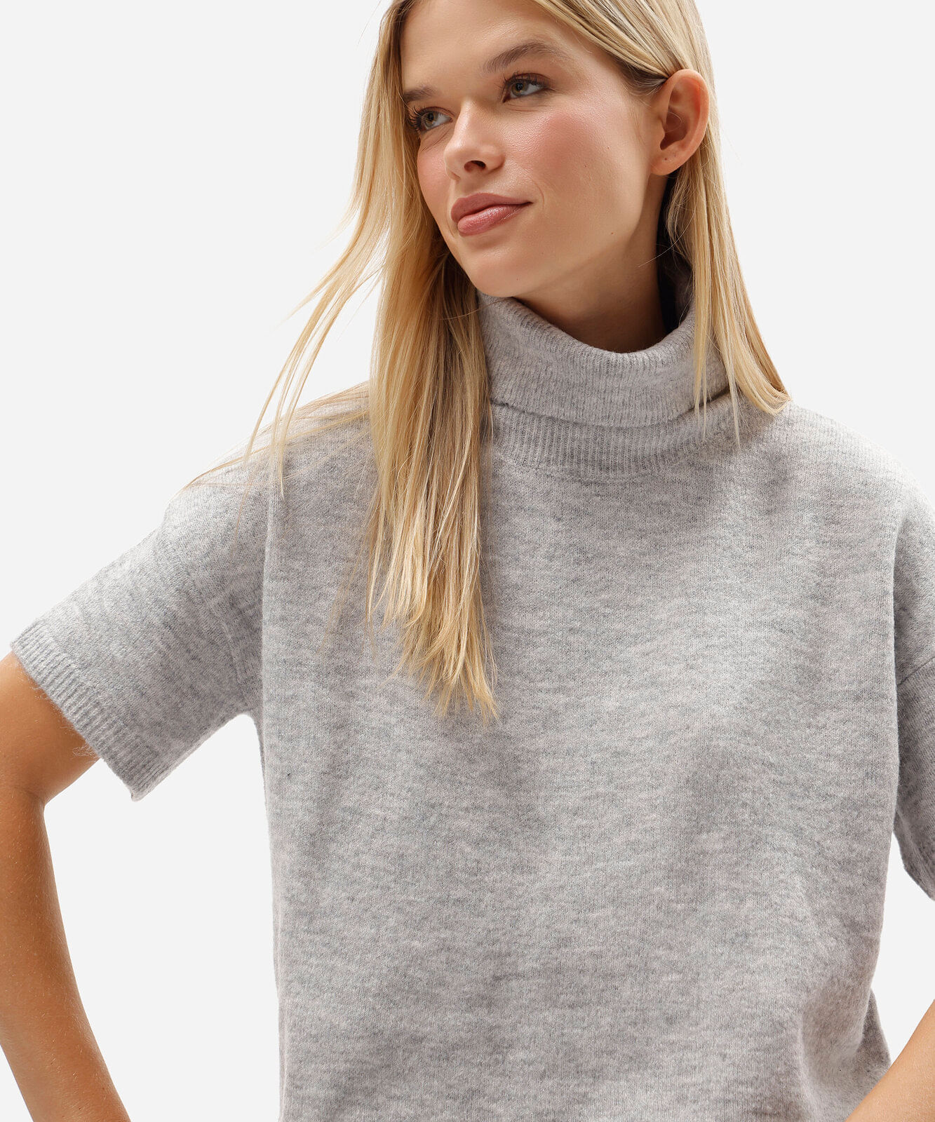 blusa feminina de tricot gola alta manga curta cinza