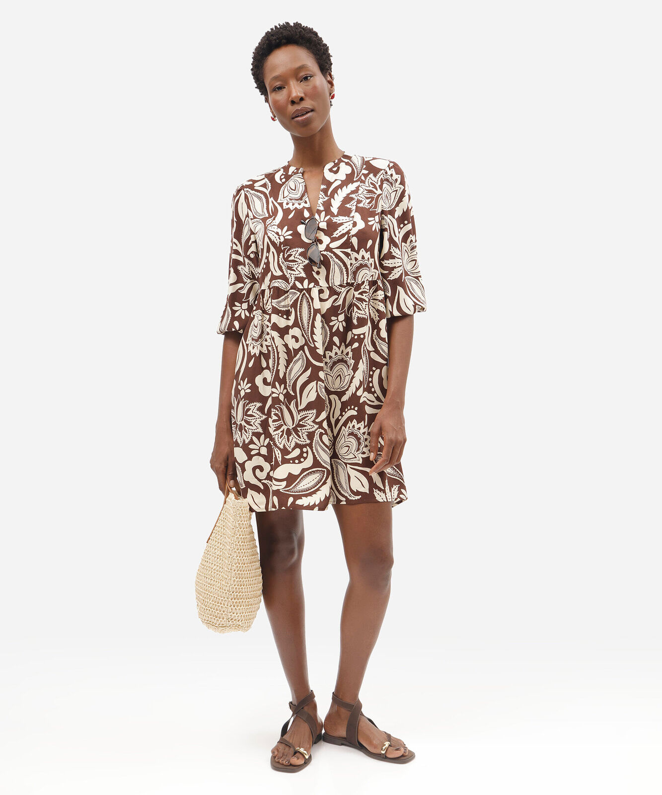 vestido curto feminino de viscose floral marrom