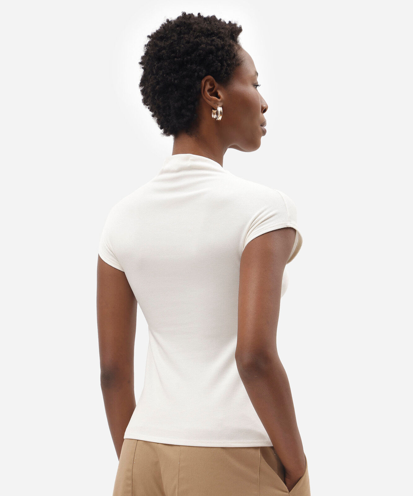 blusa feminina de viscose gola alta canelada off white