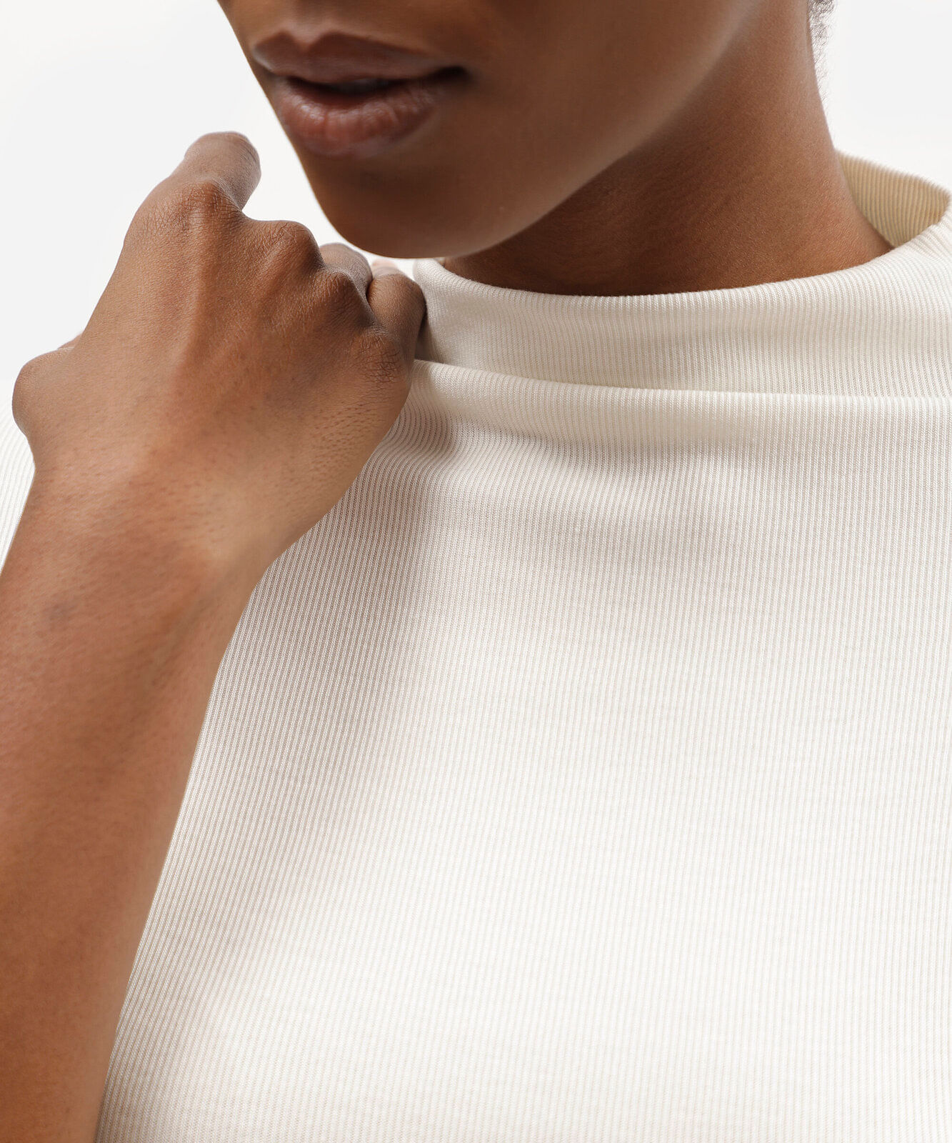blusa feminina de viscose gola alta canelada off white