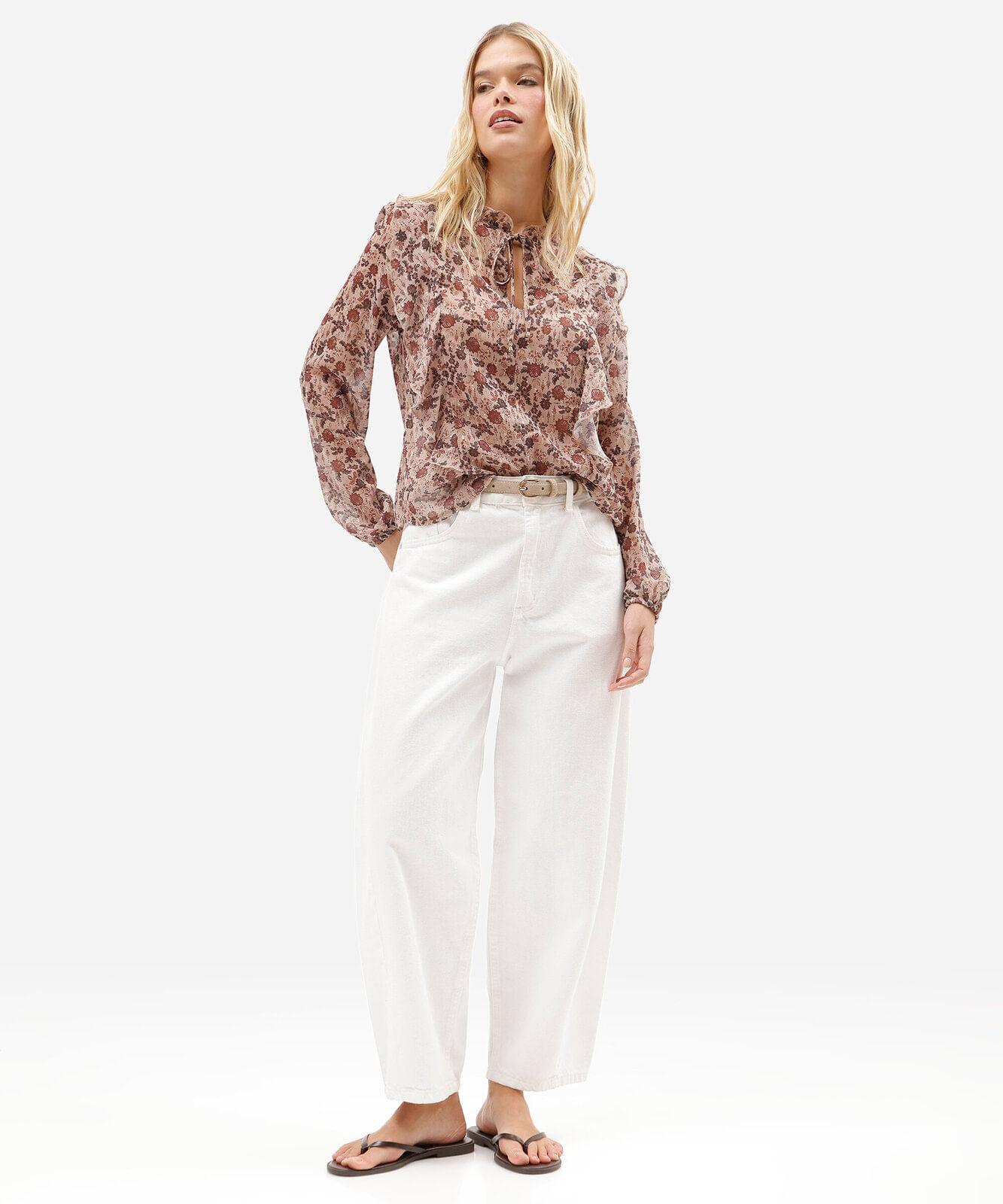 bata feminina manga longa com babados floral bege