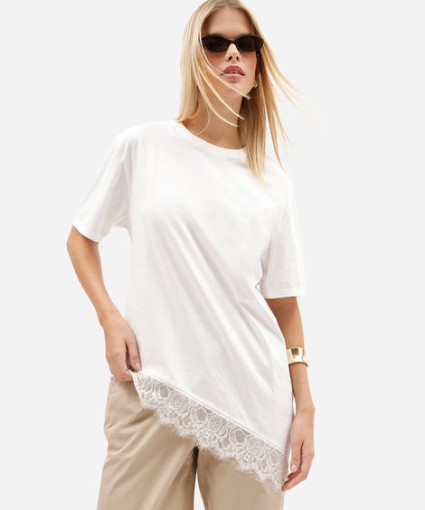 camiseta feminina de algodão manga curta com renda assimétrica off white