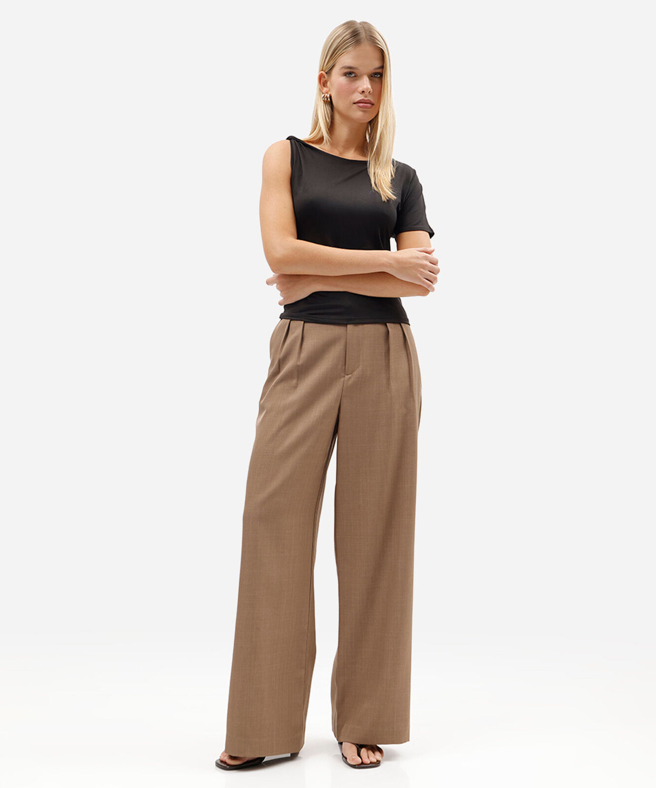 blusa feminina decote cano assimétrica preta