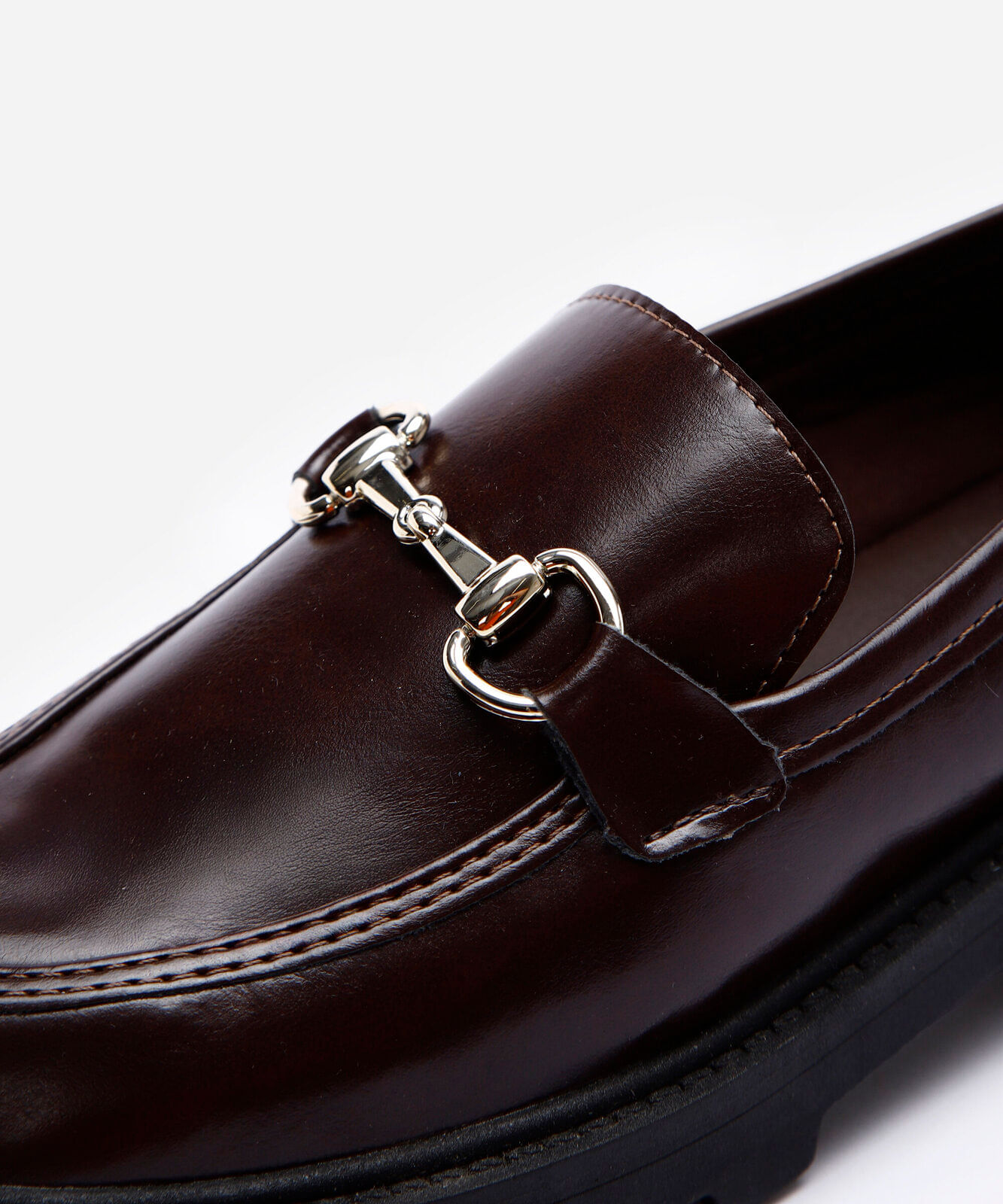 mocassim com fivela tratorado marrom