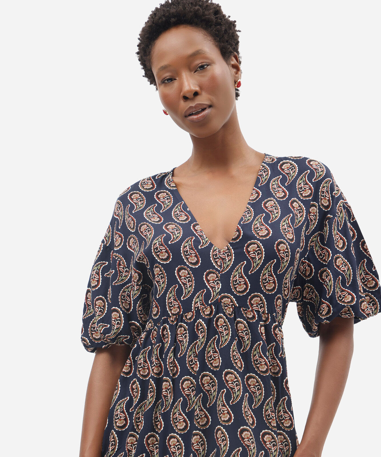 vestido curto feminino de viscose decote v manga bufante paisley azul
