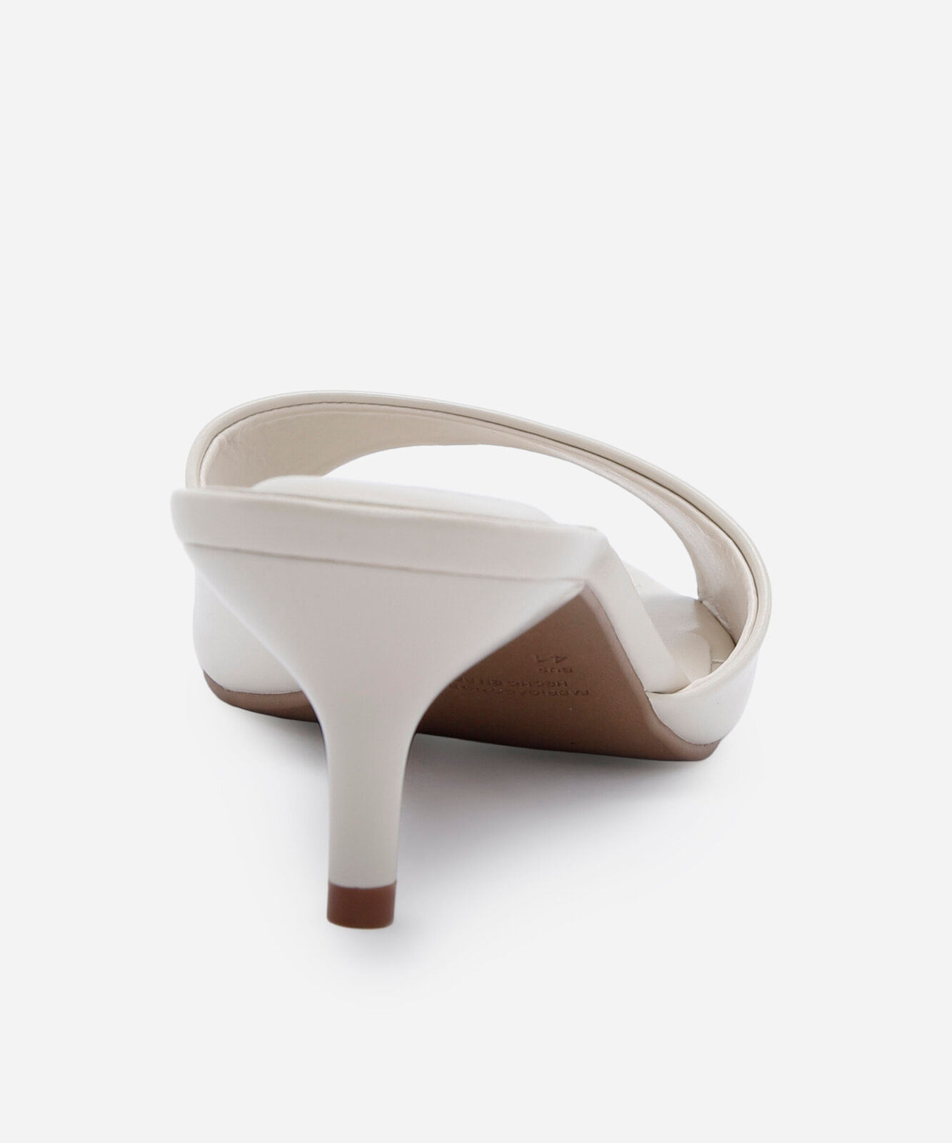 tamanco bico fino salto baixo off white