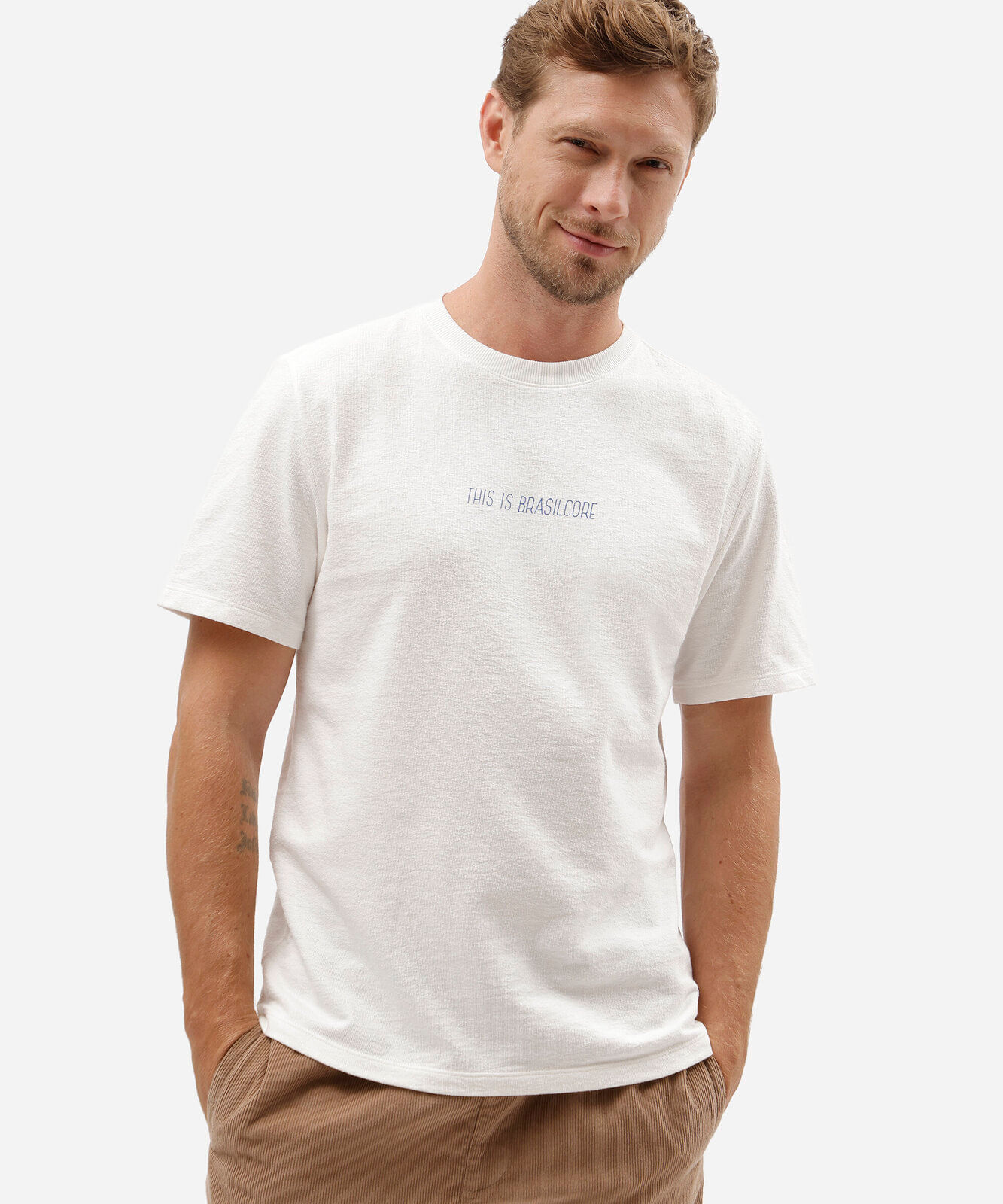 camiseta masculina de algodão estampada brasilcore off white