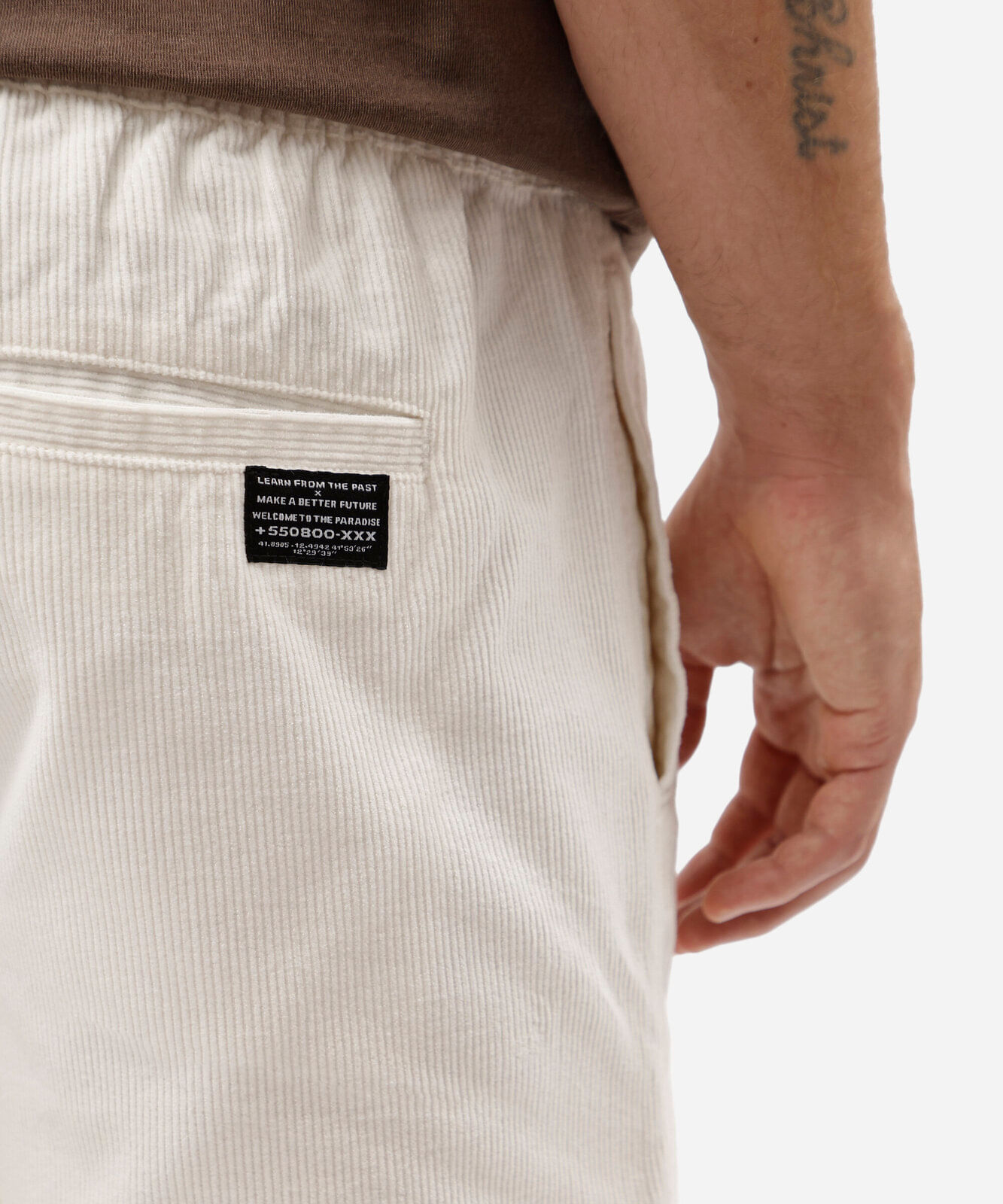 short de veludo cotelê com bolsos off white