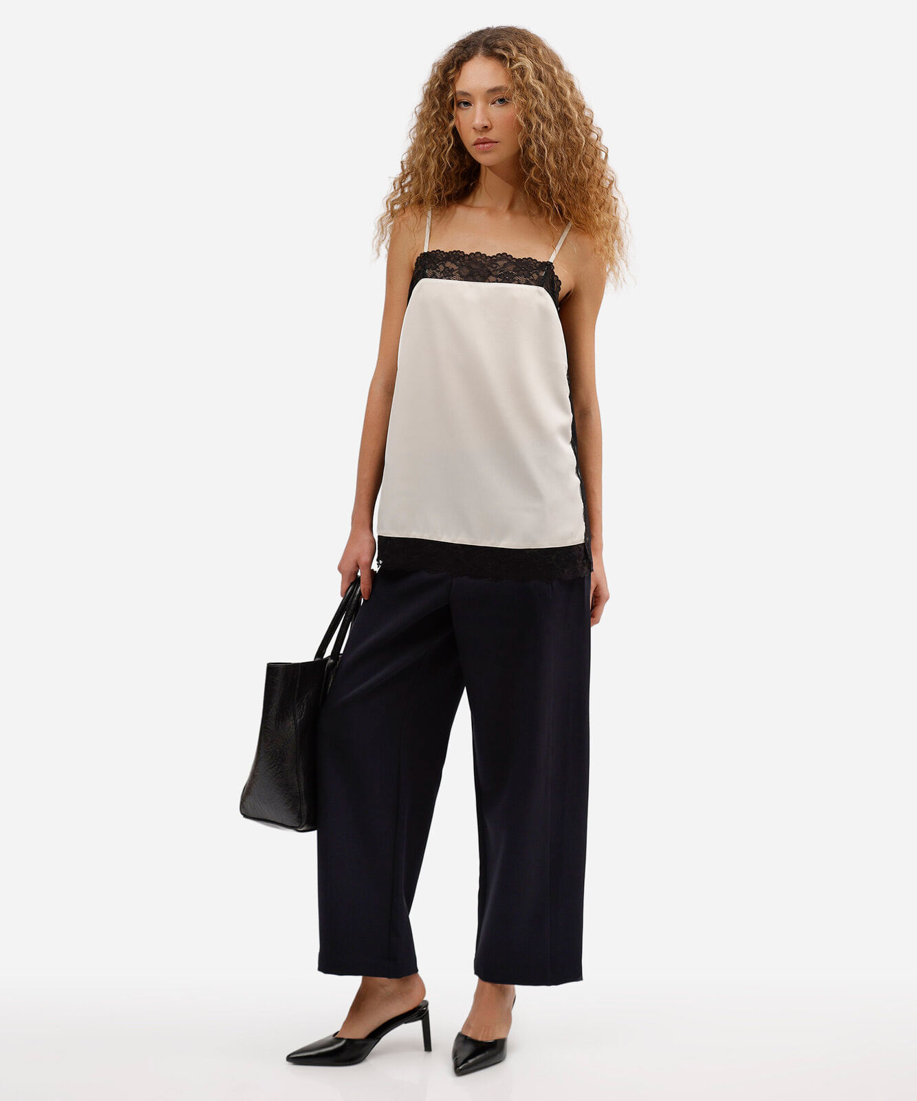 regata alongada alça fina feminina com renda acetinada off white