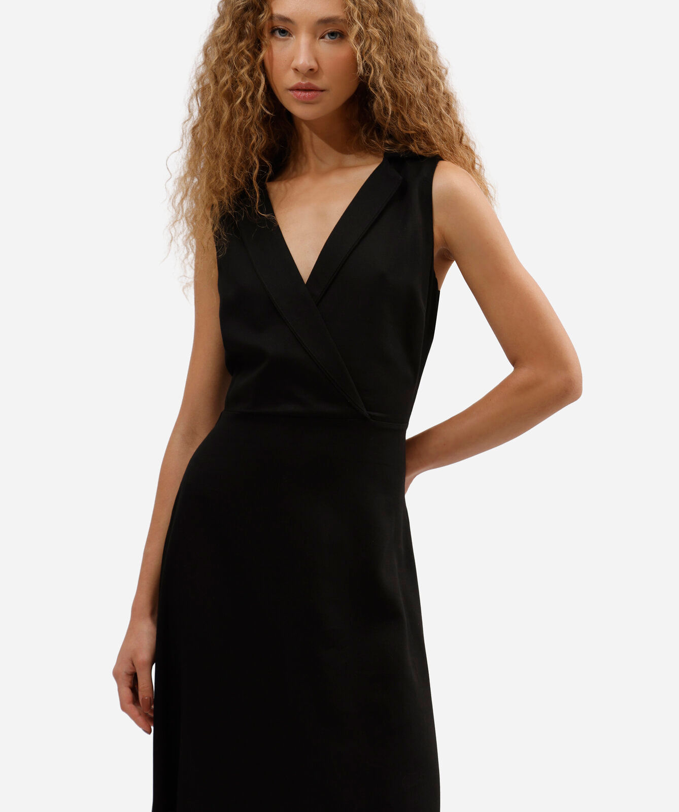 vestido midi feminino com linho decote v preto