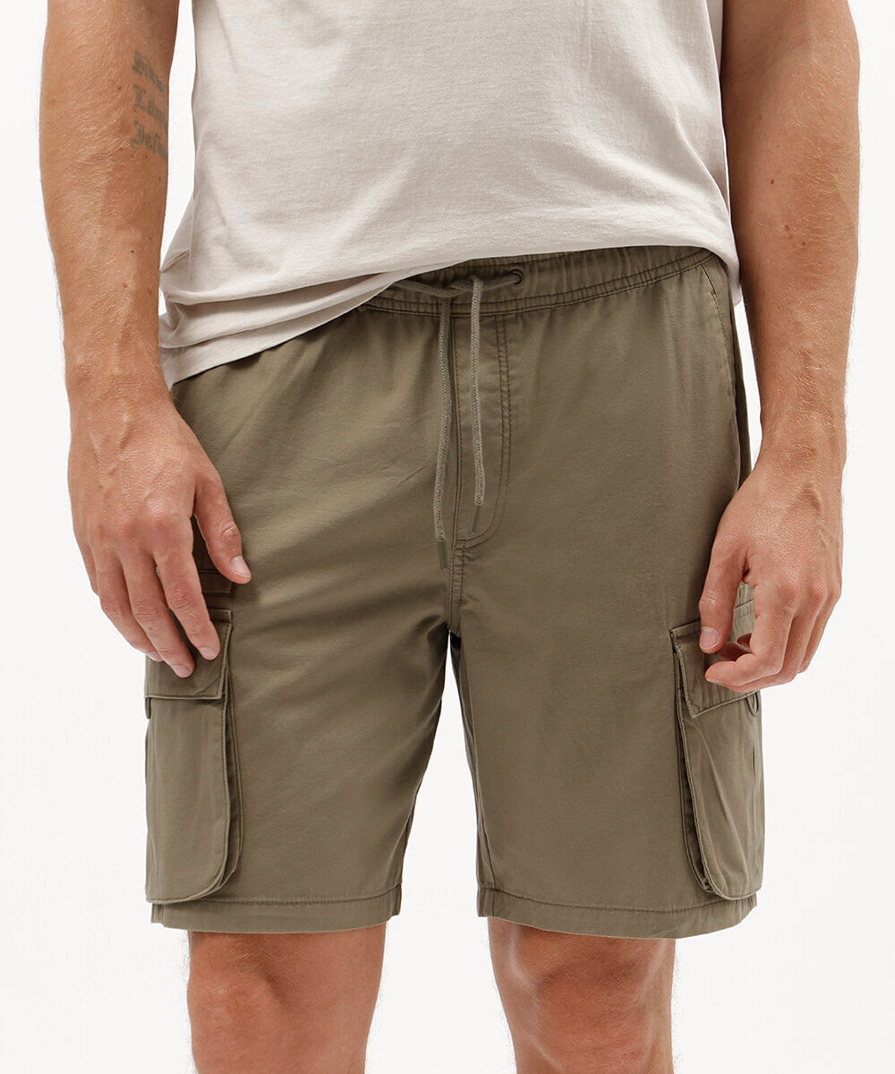 bermuda jogger masculina de sarja bolso cargo verde
