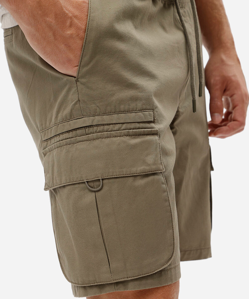bermuda jogger masculina de sarja bolso cargo verde