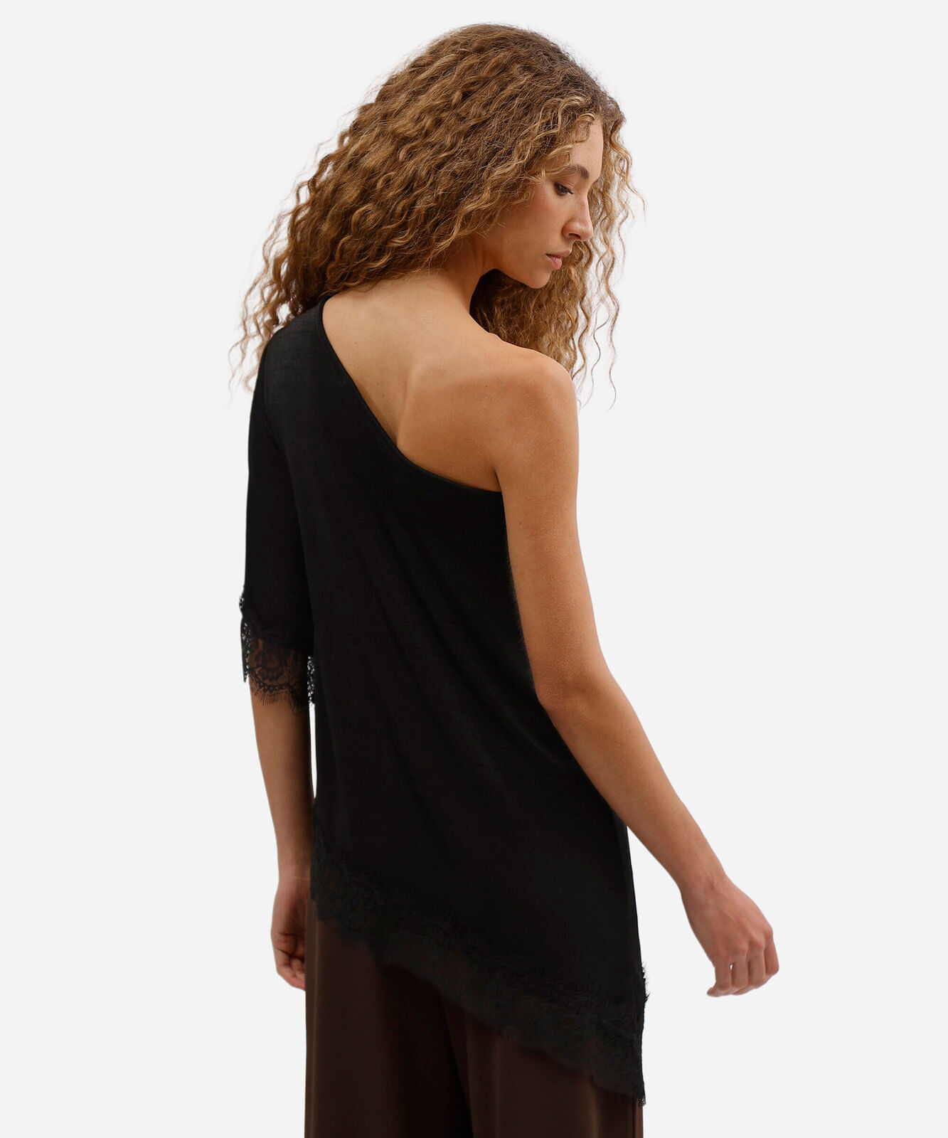 blusa ombro único feminina assimétrica com renda preta