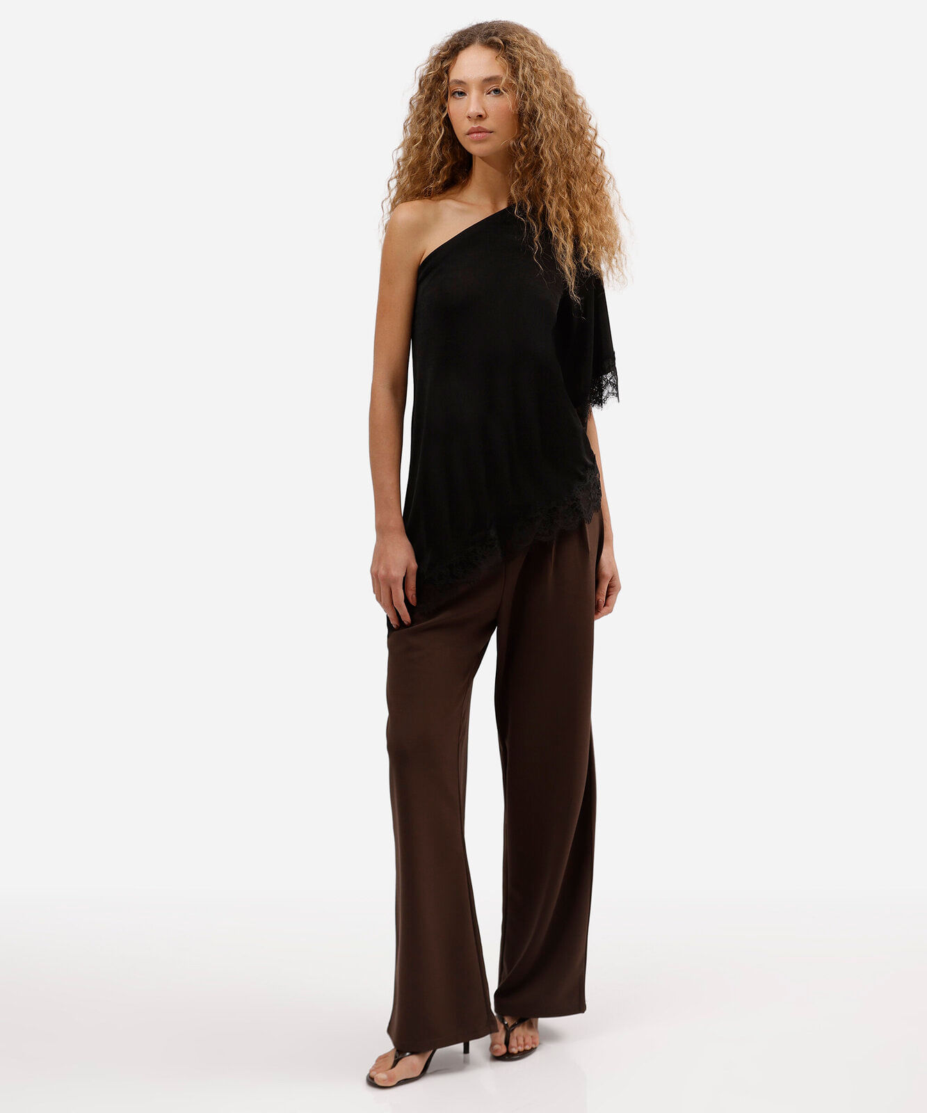 blusa ombro único feminina assimétrica com renda preta
