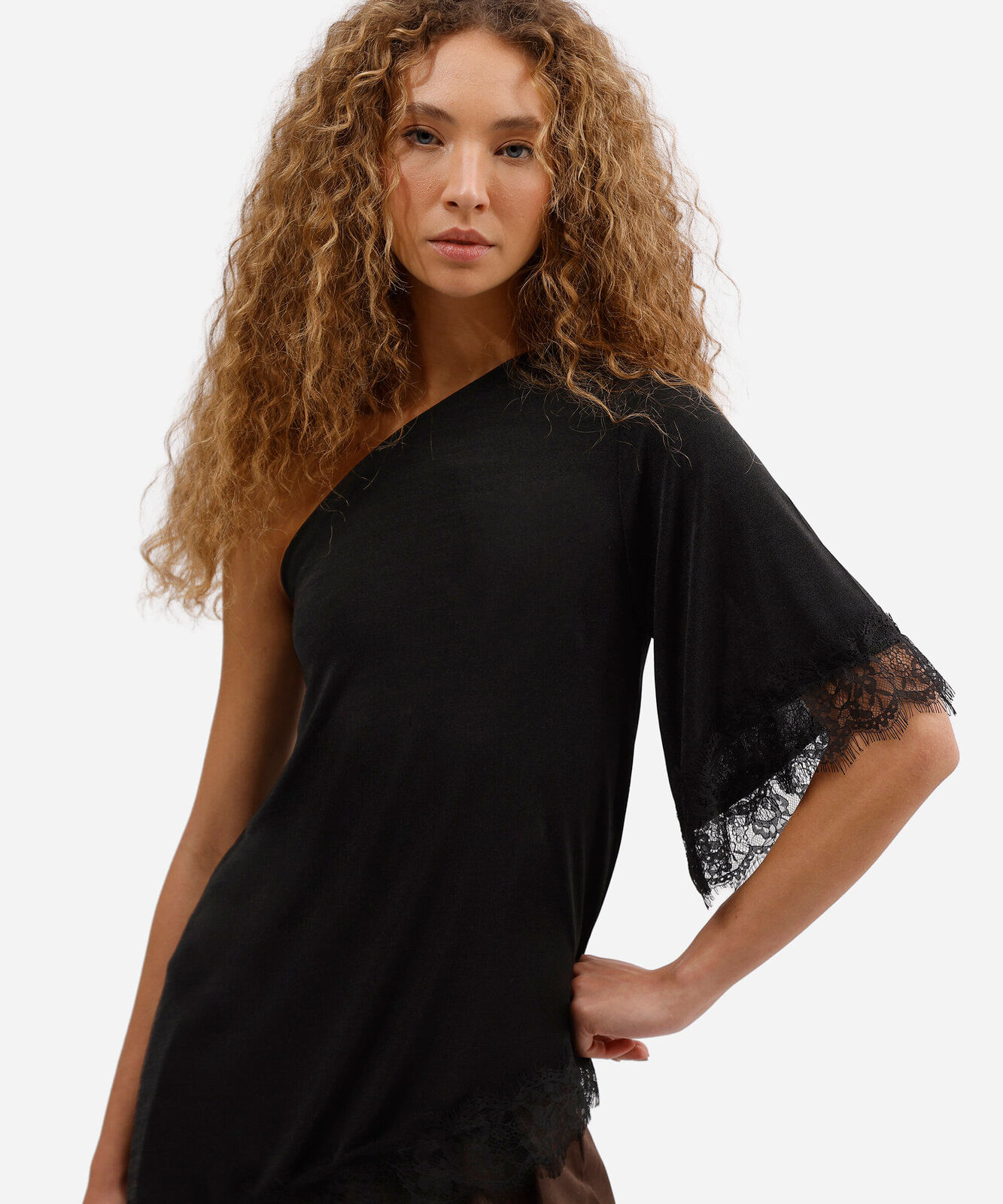 blusa ombro único feminina assimétrica com renda preta