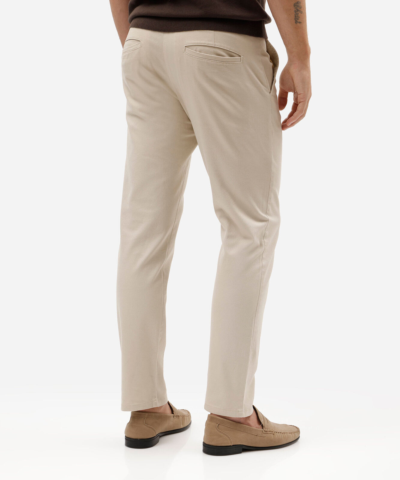 calça slim masculina de sarja com cinto bege
