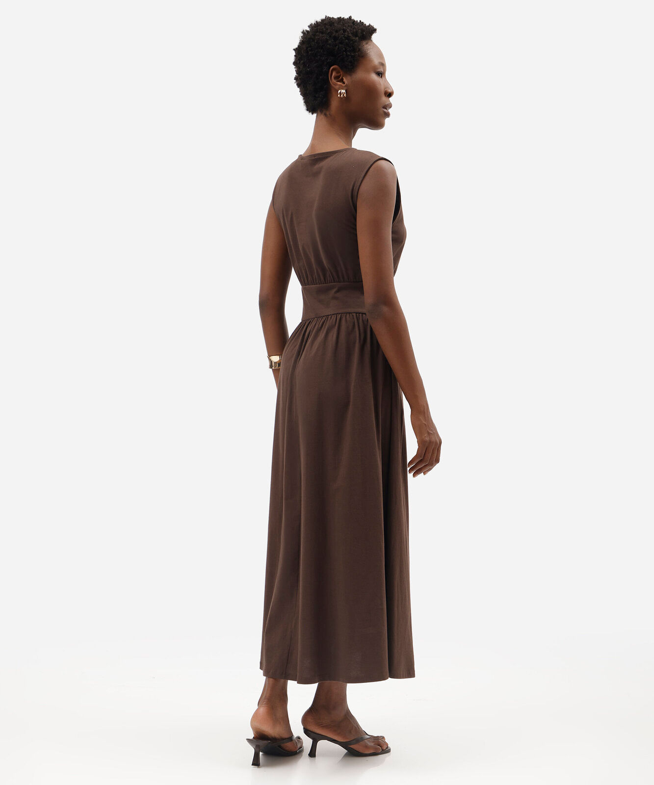 vestido midi feminino de algodão com recorte franzido marrom