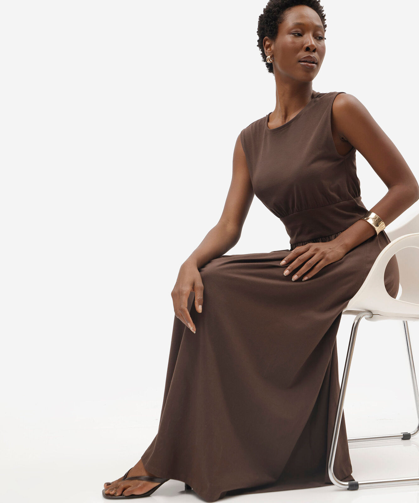 vestido midi feminino de algodão com recorte franzido marrom