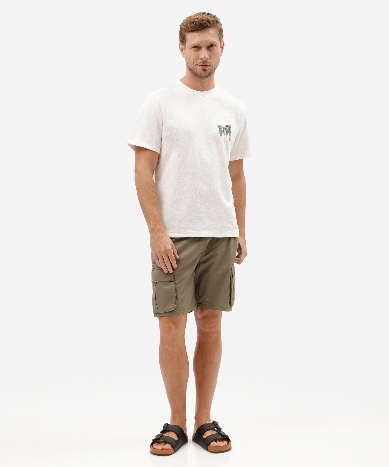 camiseta masculina comfort de algodão com estampa localizada off white