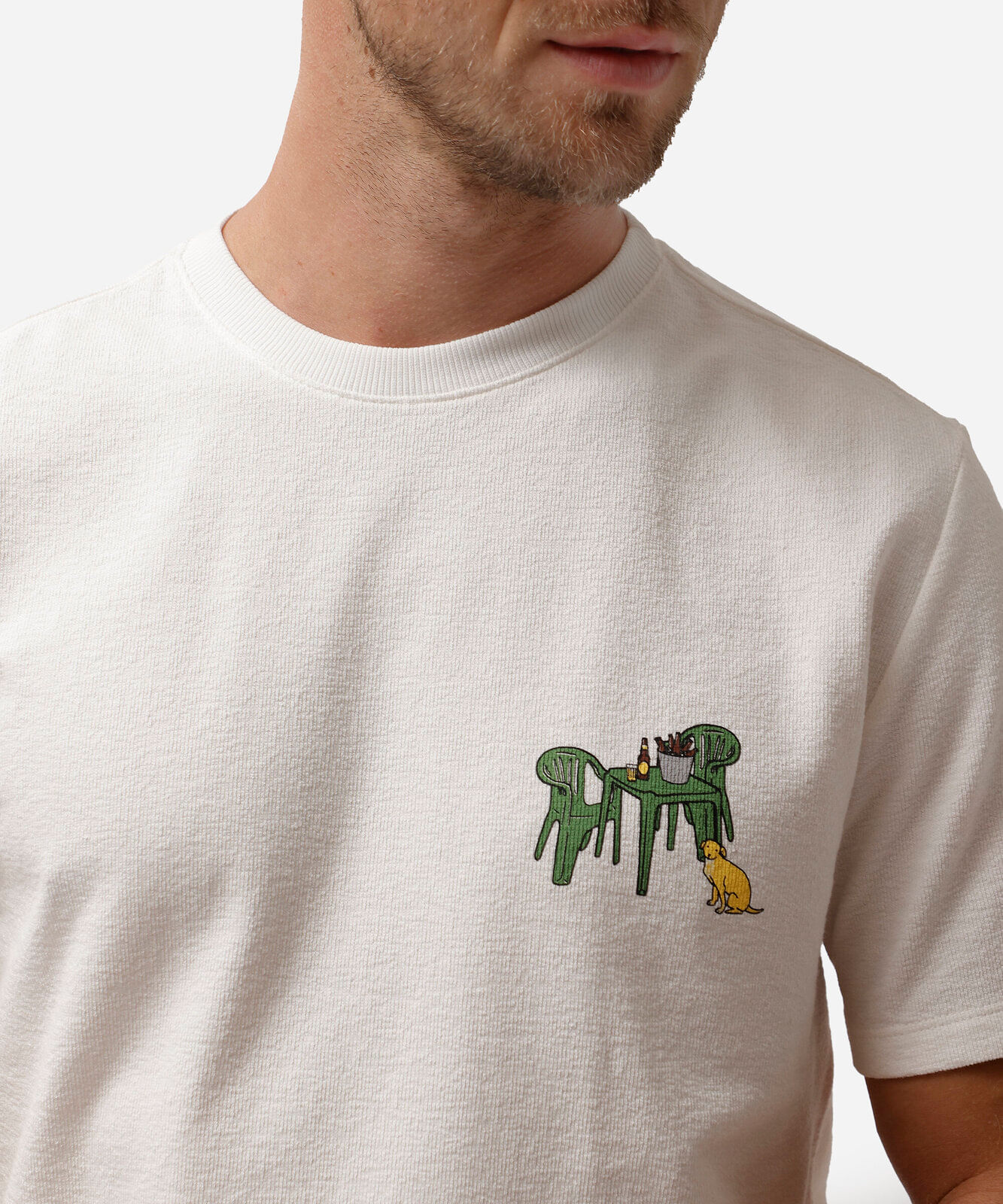 camiseta masculina comfort de algodão com estampa localizada off white