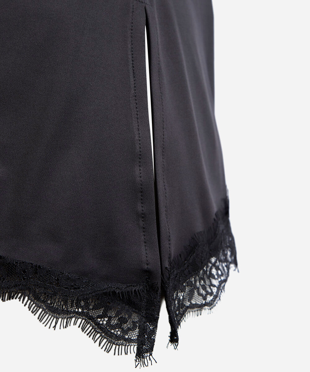 top de alça fina plus size assimétrico com renda preta