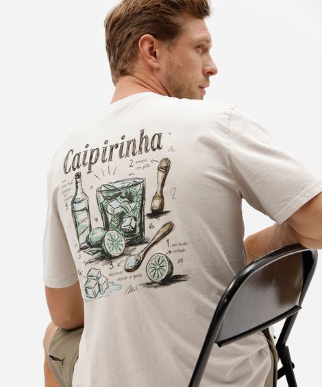 camiseta masculina comfort de algodão com estampa caipirinha nas costas bege