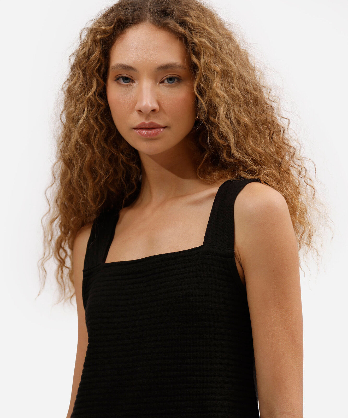 vestido curto feminino decote quadrado canelado preto