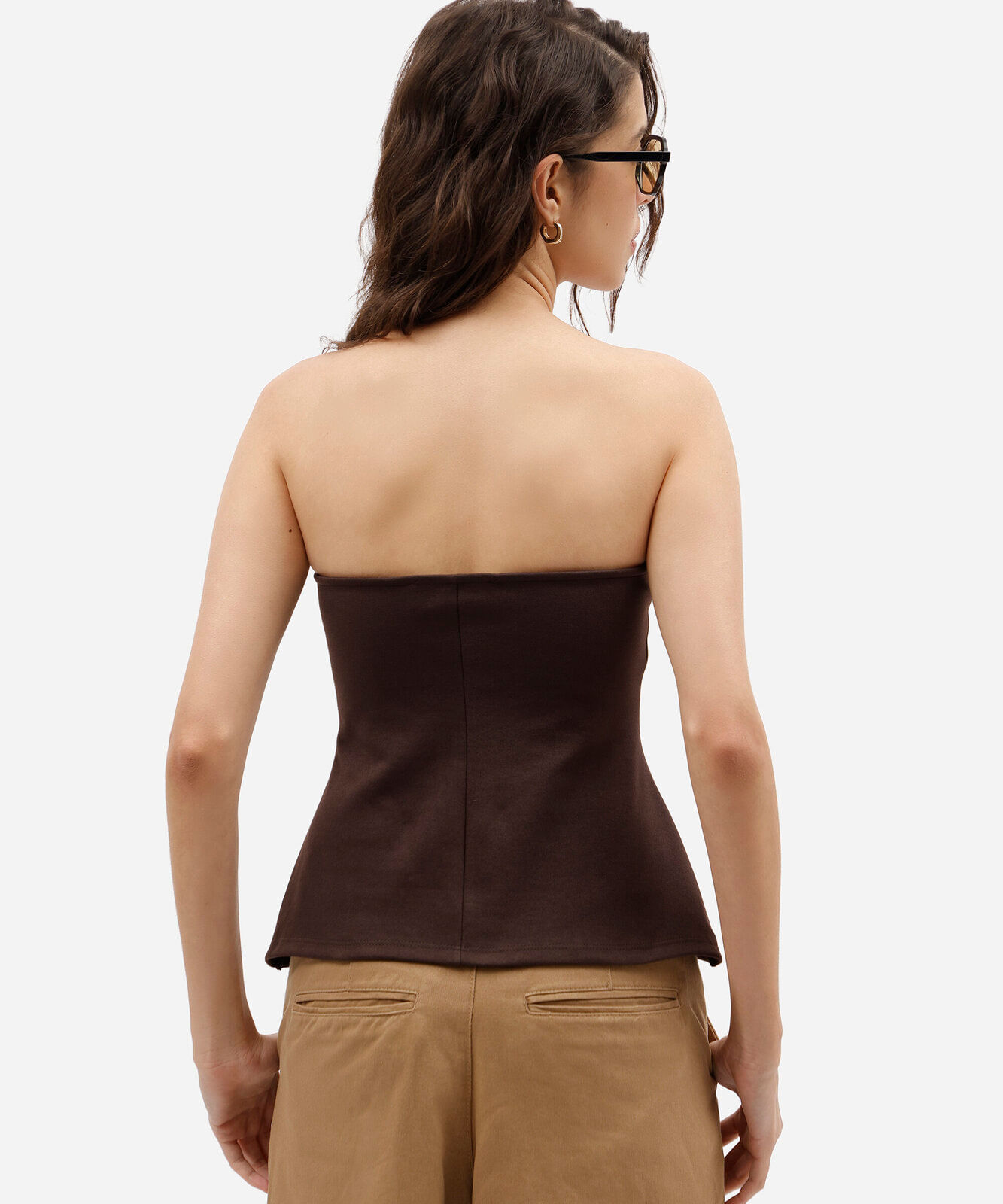 top feminino estruturado estilo corset sem alças com decote coração marrom