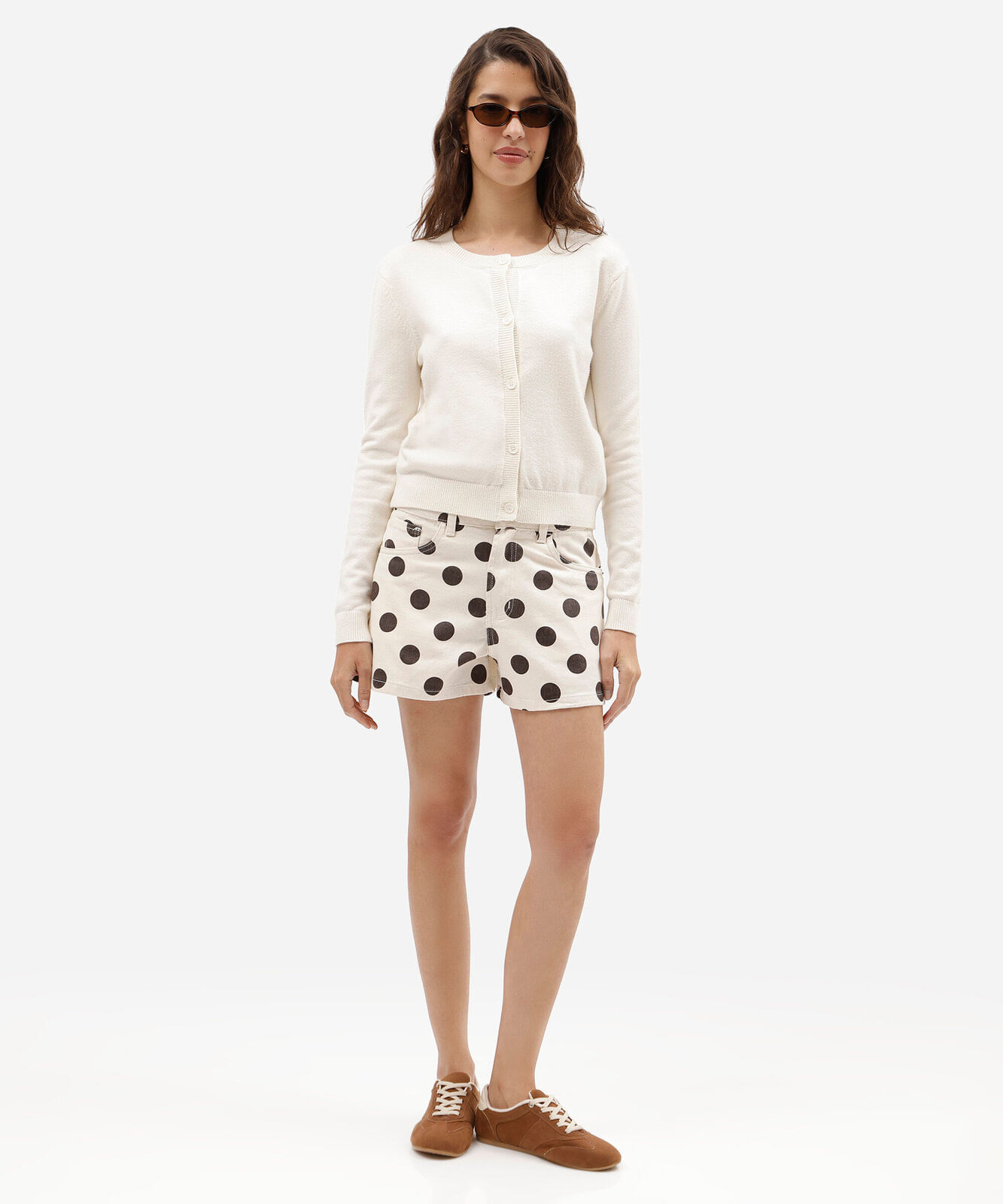 short feminino de sarja cintura média poá bege
