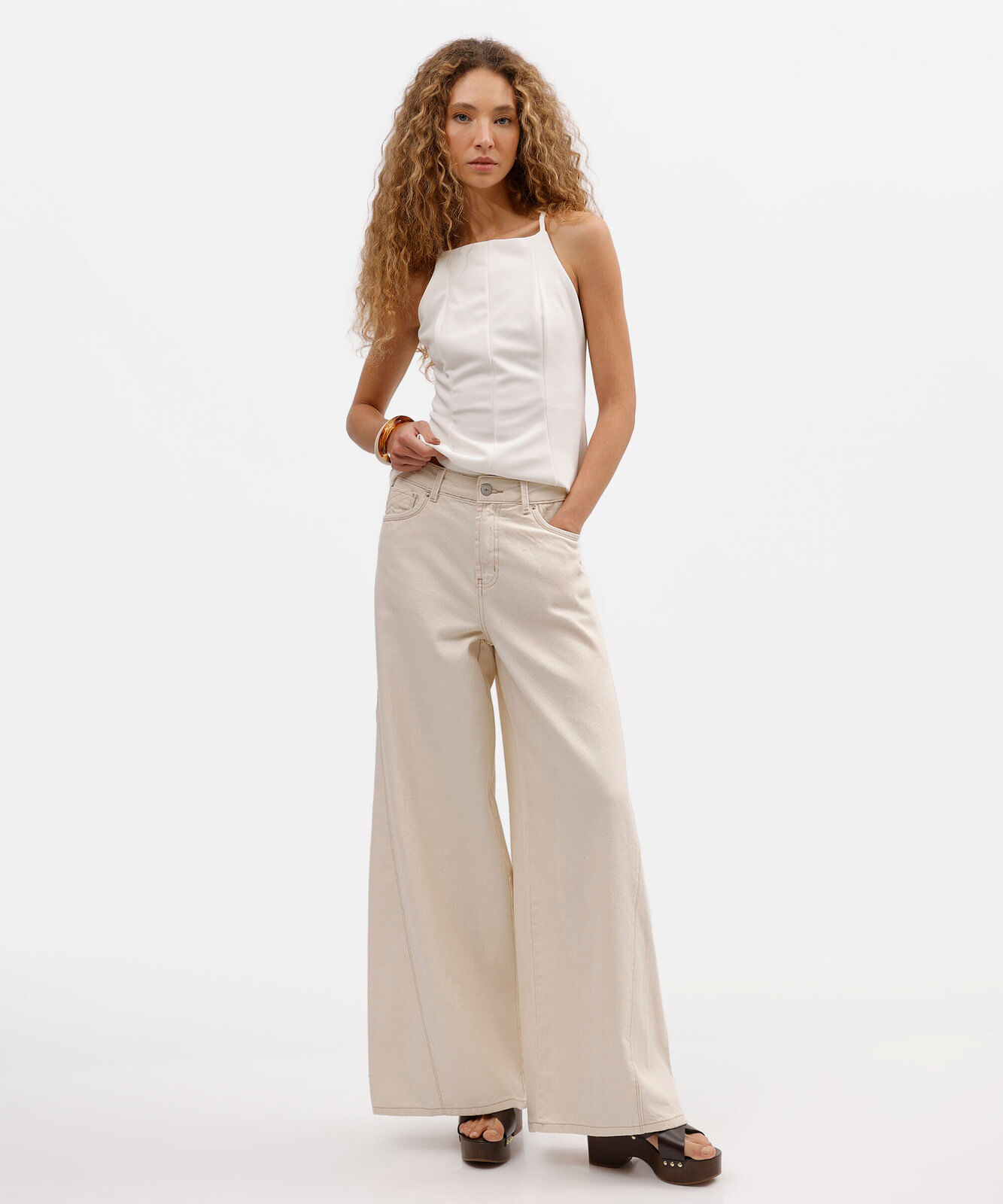 calça super wide leg feminina de sarja com recorte bege