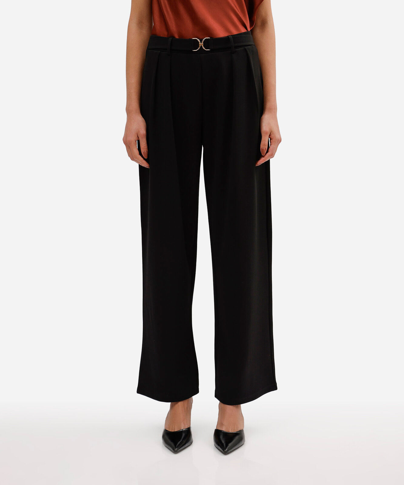 calça feminina wide leg pregas com fivela preta