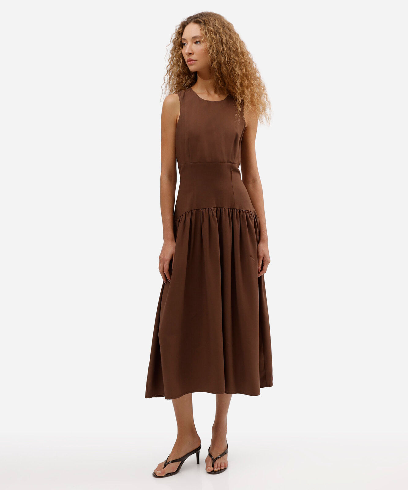 vestido midi feminino com recorte marrom