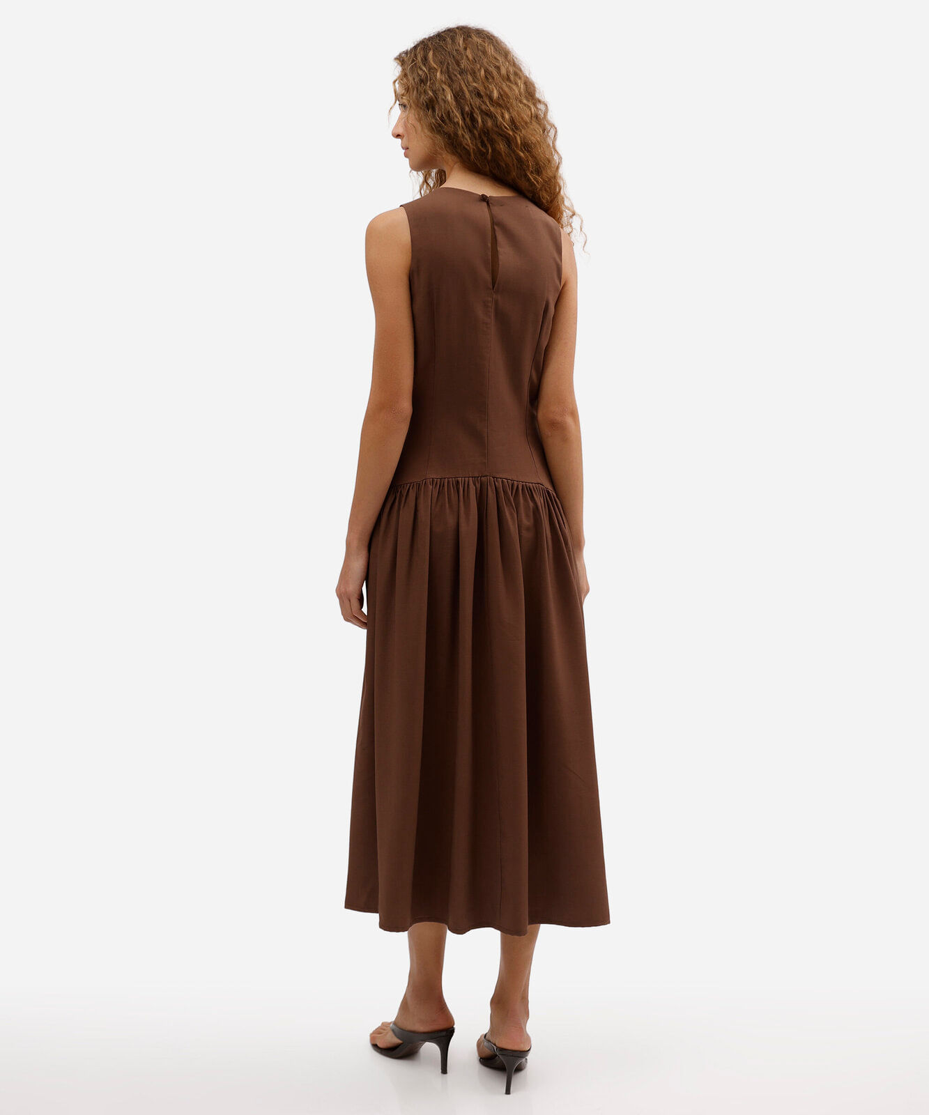 vestido midi feminino com recorte marrom