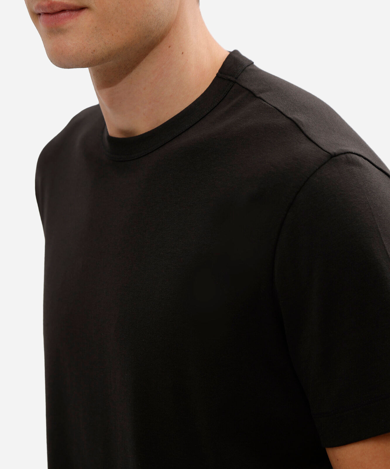 camiseta comfort masculina de algodão peruano e liocel preta