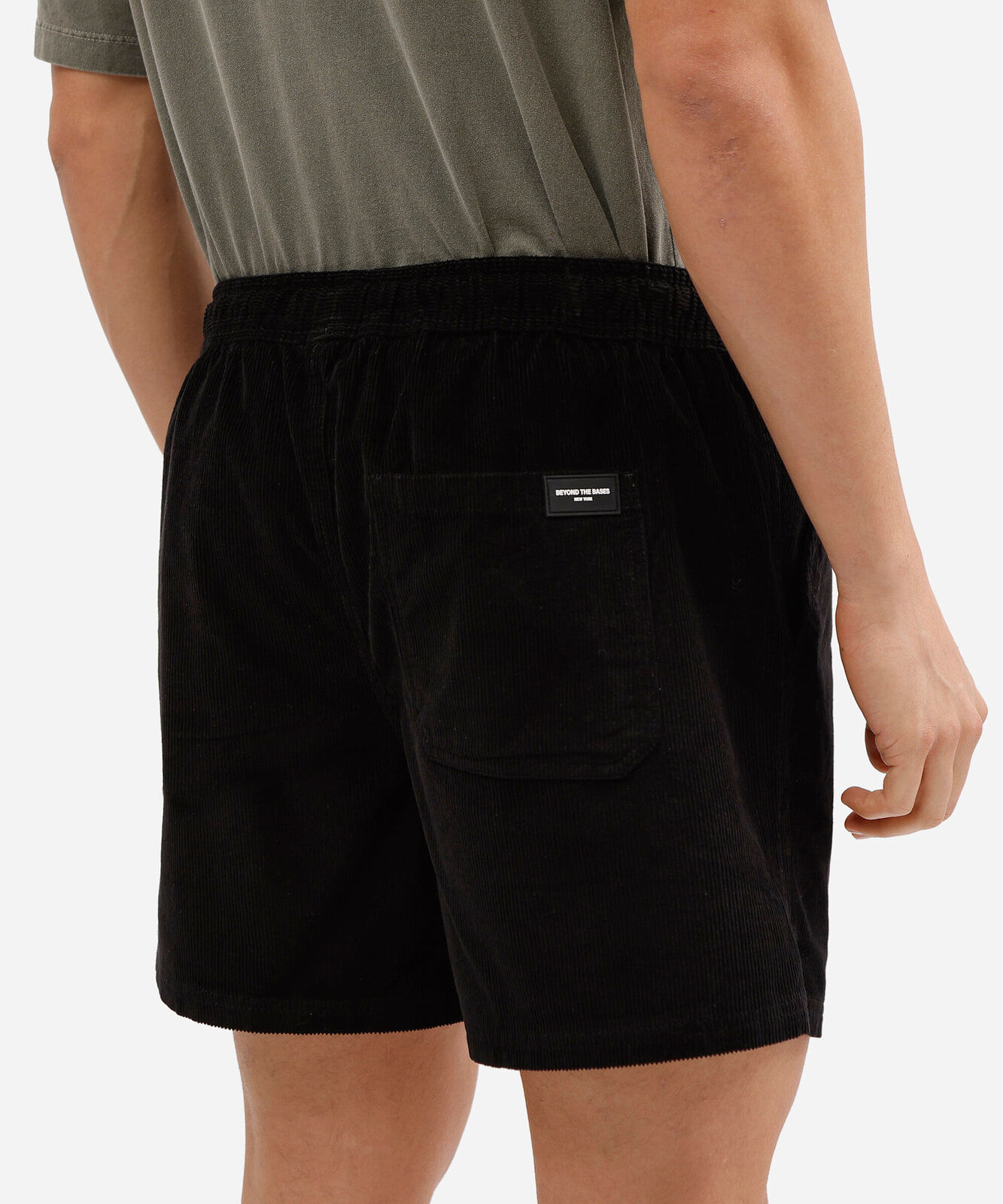 short de veludo cotelê com bolsos preto