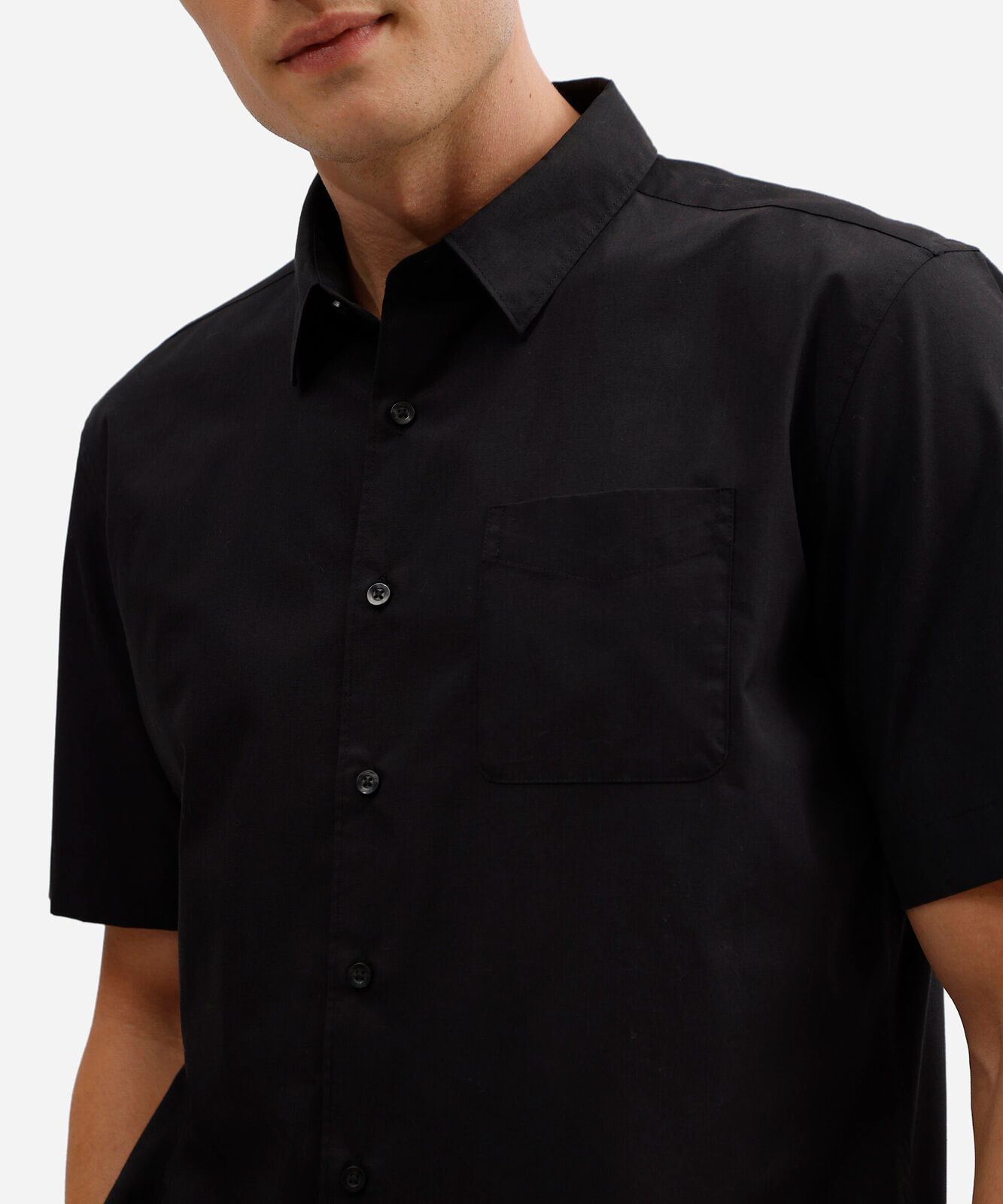 camisa manga curta com bolso preta