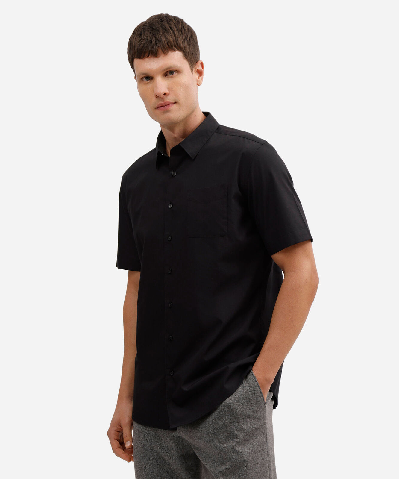 camisa manga curta com bolso preta
