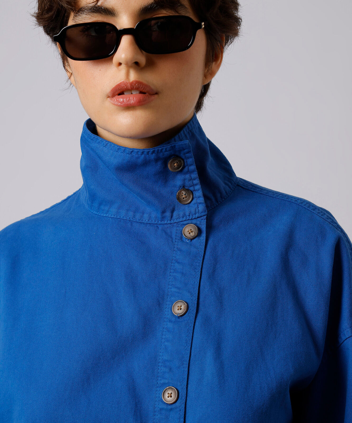 camisa feminina de algodão manga longa funnel neck mindset azul