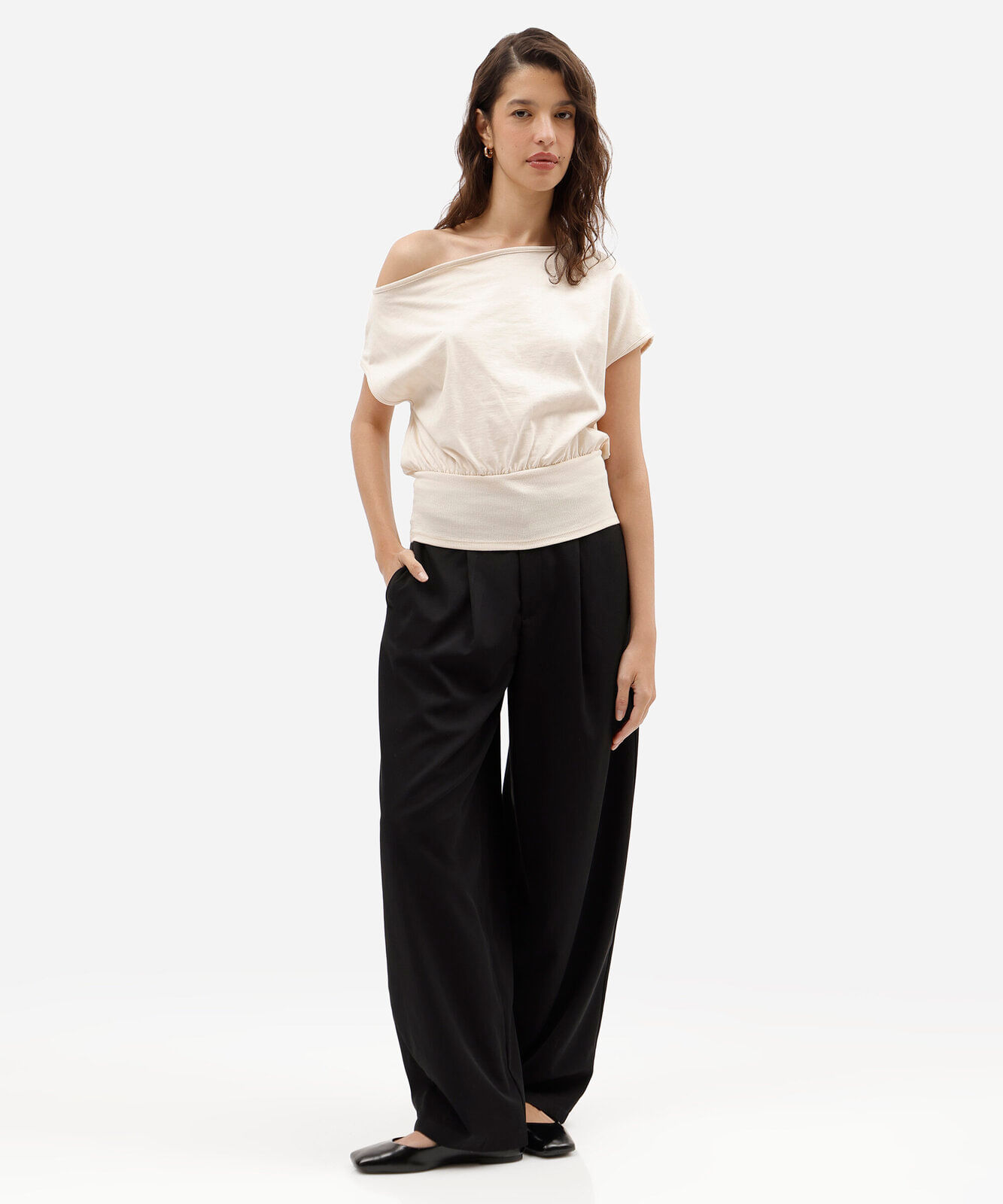 blusa feminina de algodão manga curta assimétrica bege