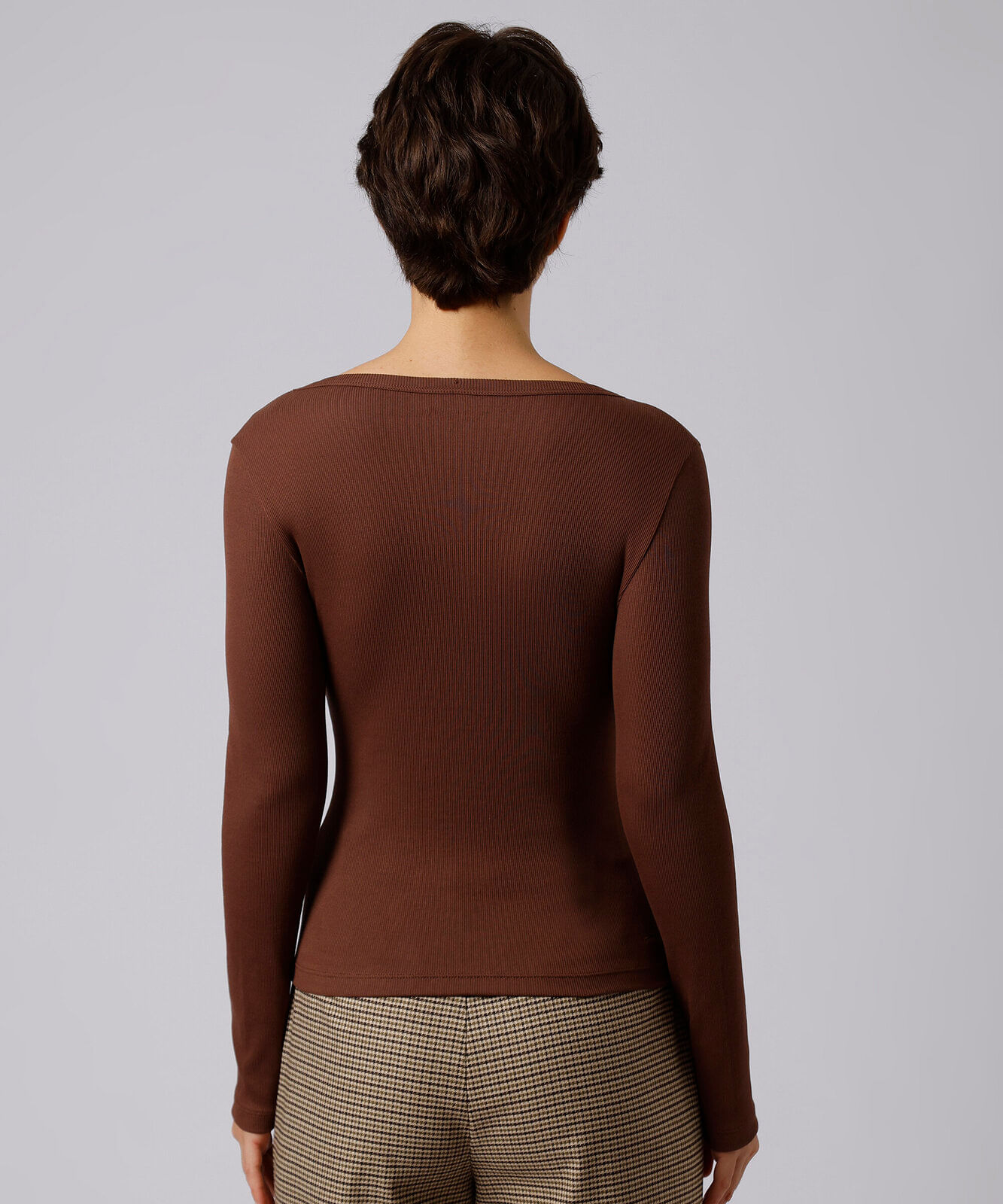 blusa slim fit feminina de algodão decote v deslocado manga longa mindset marrom