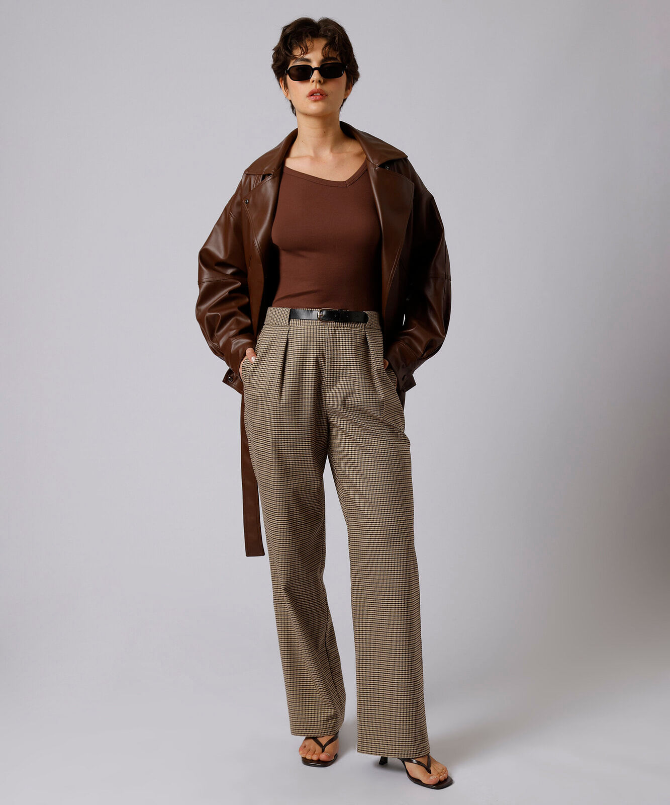blusa slim fit feminina de algodão decote v deslocado manga longa mindset marrom
