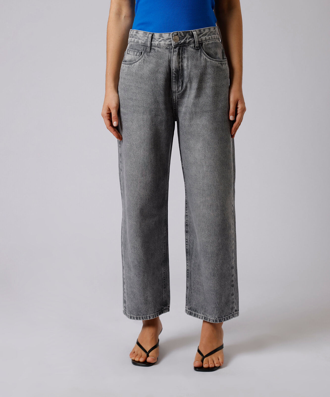 calça jeans feminina reta petit mindset de algodão com cintura alta cinza