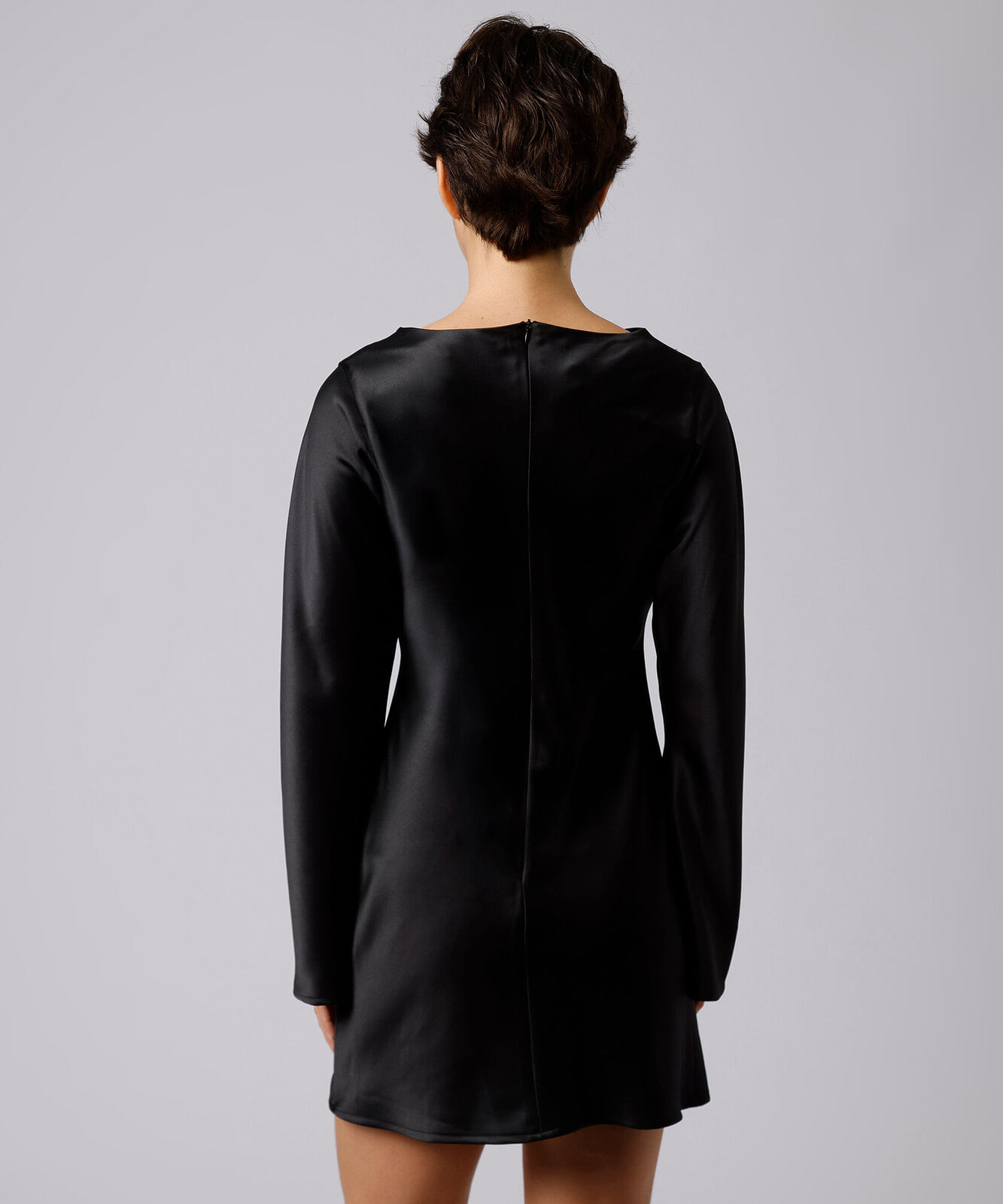 vestido curto feminino decote canoa manga longa acetinado mindset preto